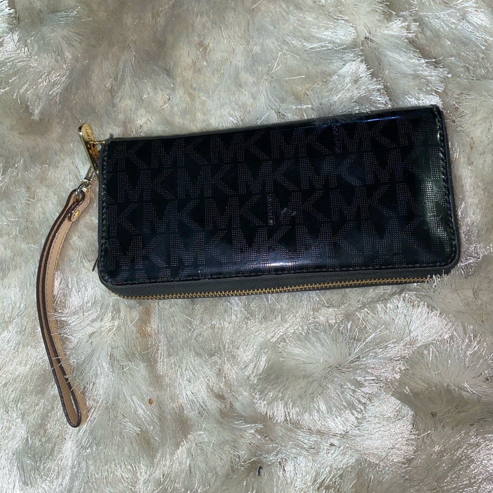 Michael kors MK Wristlet authentic - Picture 3 of 7